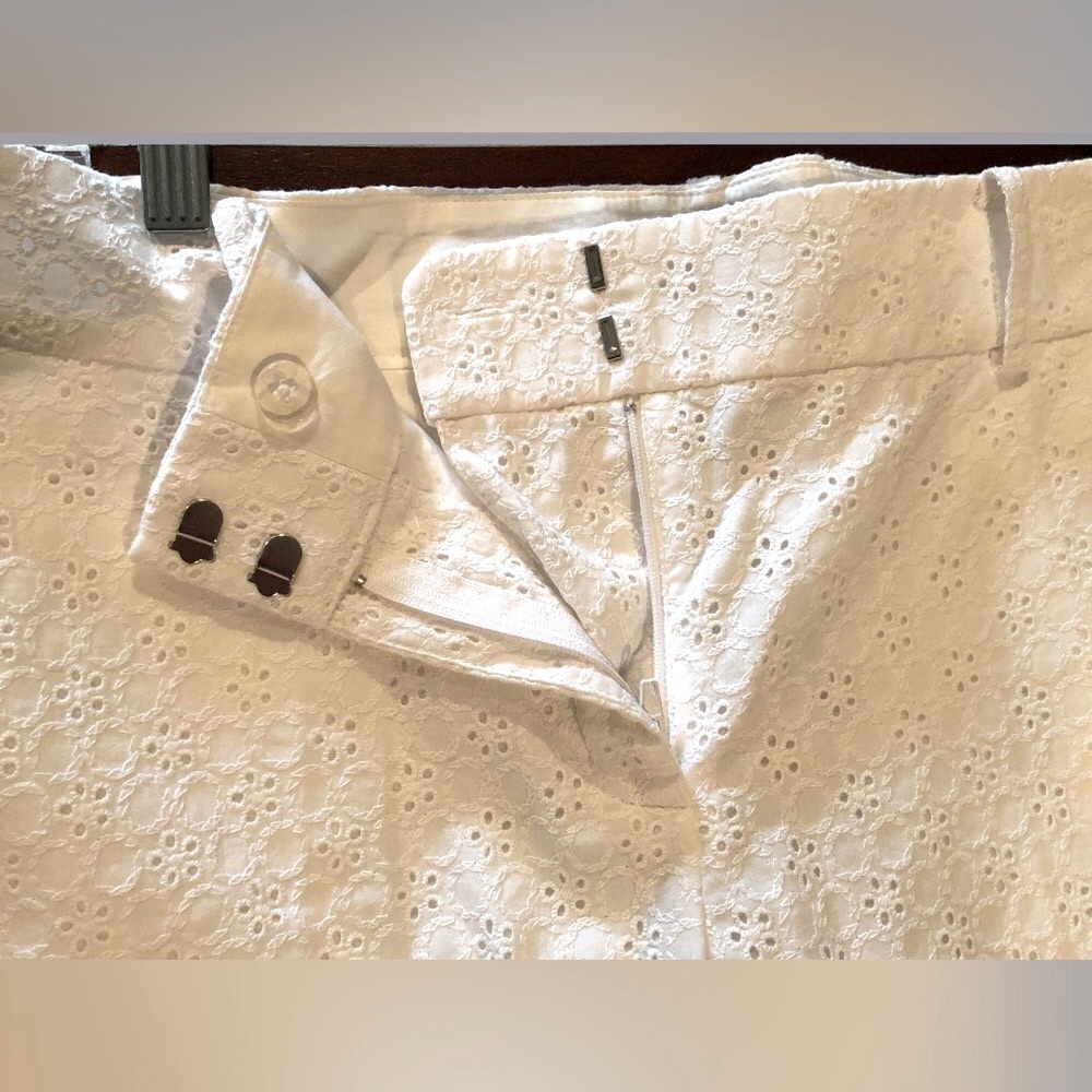 Ann Taylor Women's Bermuda-Length Shorts-Patterned, White, Size 6 - Picture 5 of 9